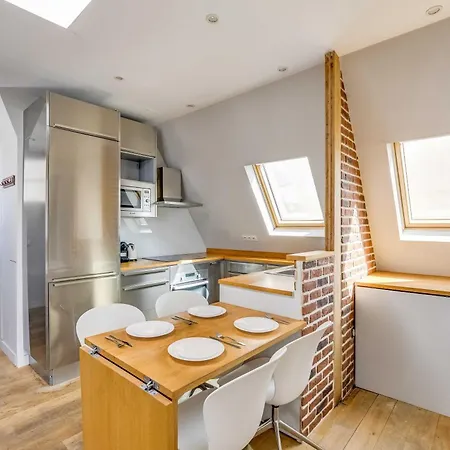 Spacious A C 1ch 2p - 10th Apartment