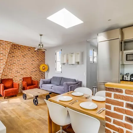 Spacious A C 1ch 2p - 10th *